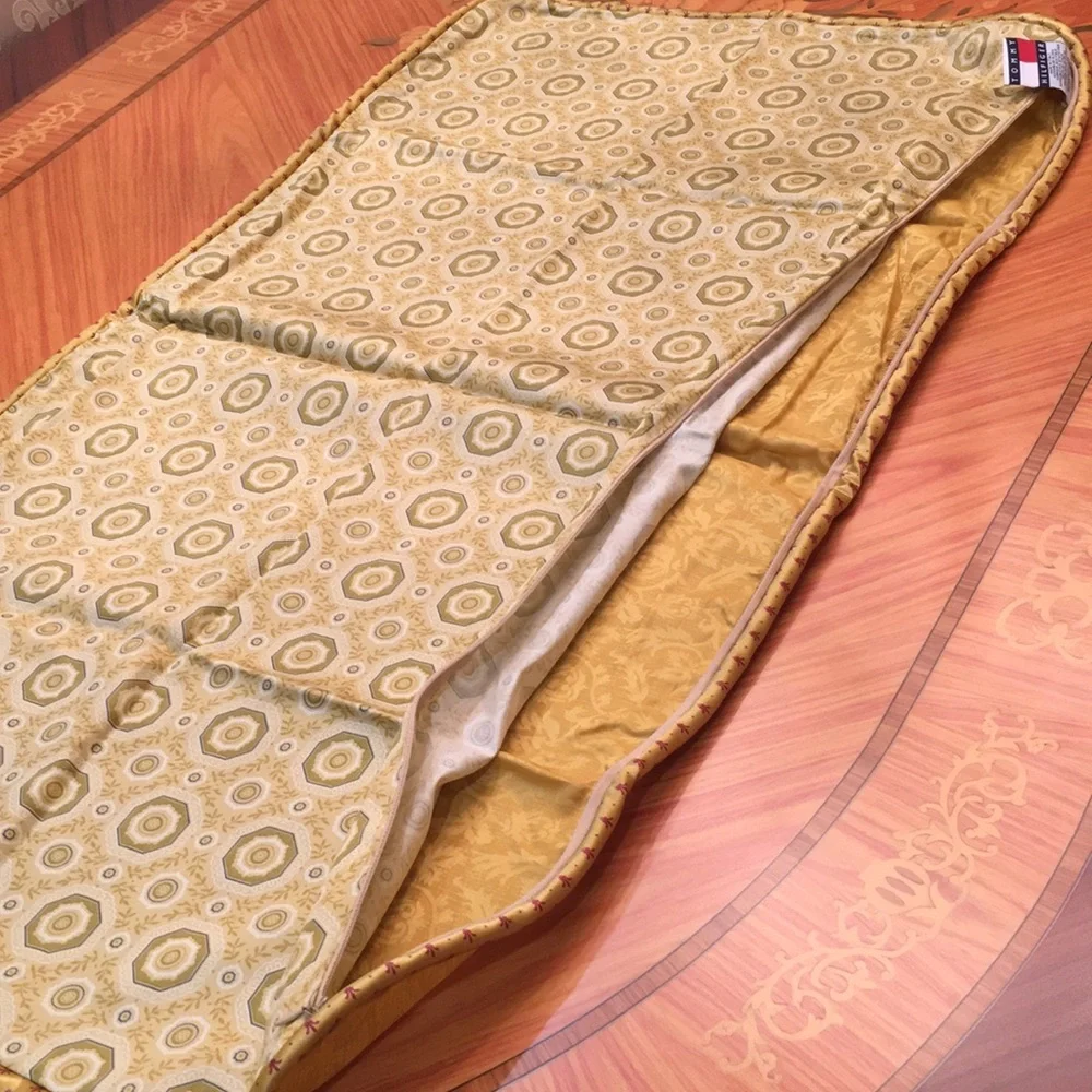 Tommy Hilfiger Gold Foulard Medallion Crest King Zippered King Pillow Sham
